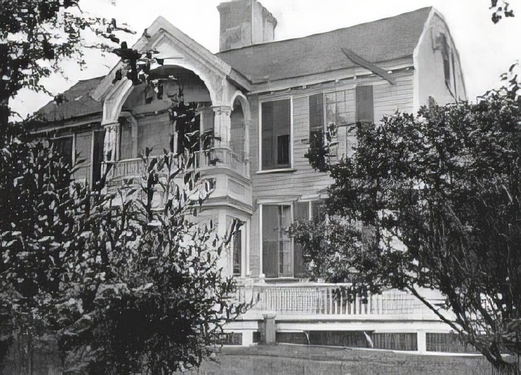House Exterior balcony